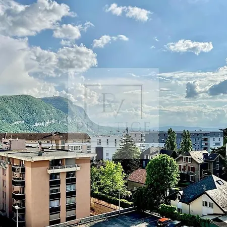 T1 Proche Du Tram Direction Geneve