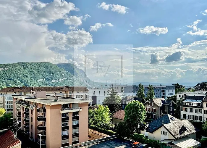 T1 Proche Du Tram Direction Geneve